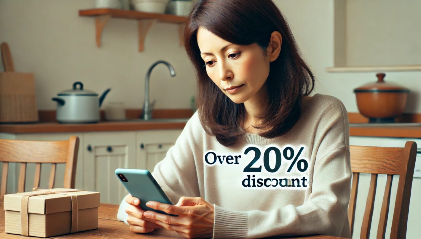 自宅のテーブルでスマートフォンを操作しながら、慎重に大幅な割引交渉をしようとしている日本人女性。控えめで丁寧な態度。